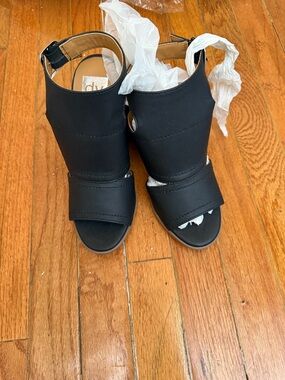 Women’s beautiful brand new heels